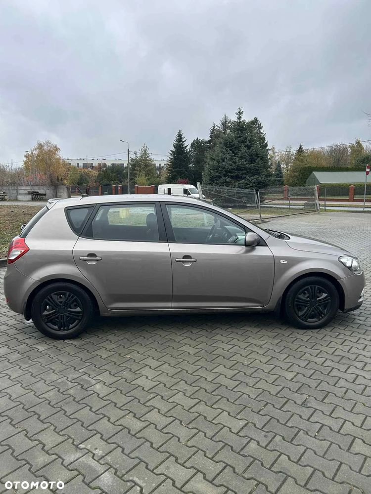 Kia Ceed Cee'd 1.6 Crdi Comfort + - 18