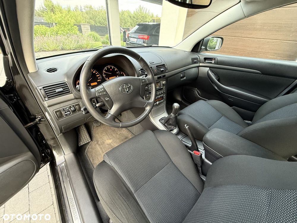 Toyota Avensis 1.8 VVT-i Combi - 13