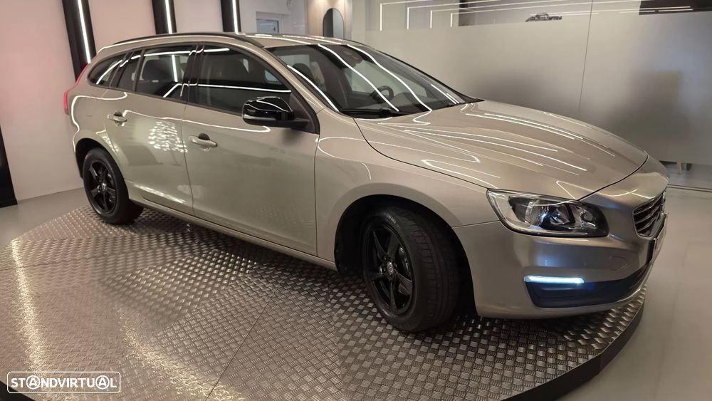 Volvo V60 1.6 D2 Momentum Eco - 18