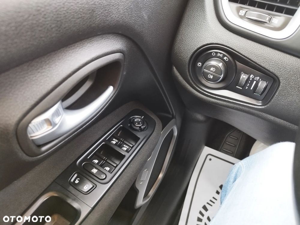 Jeep Renegade - 30
