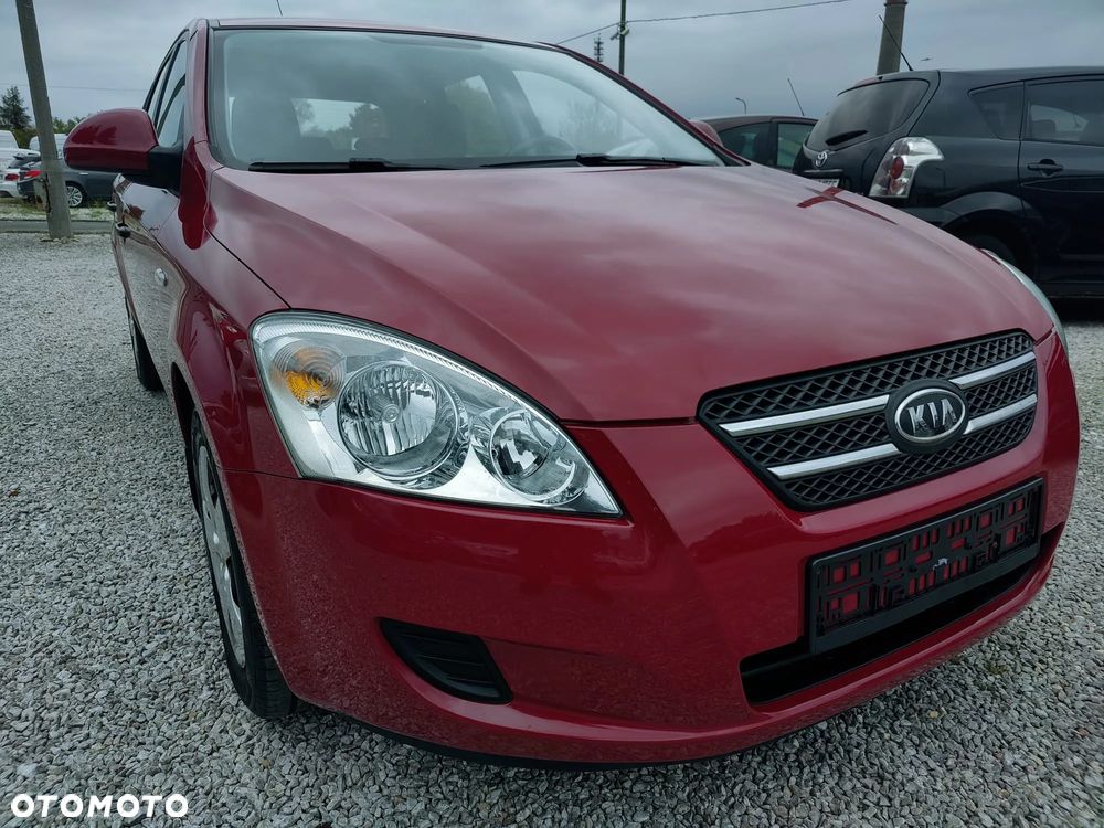 Kia Ceed - 16