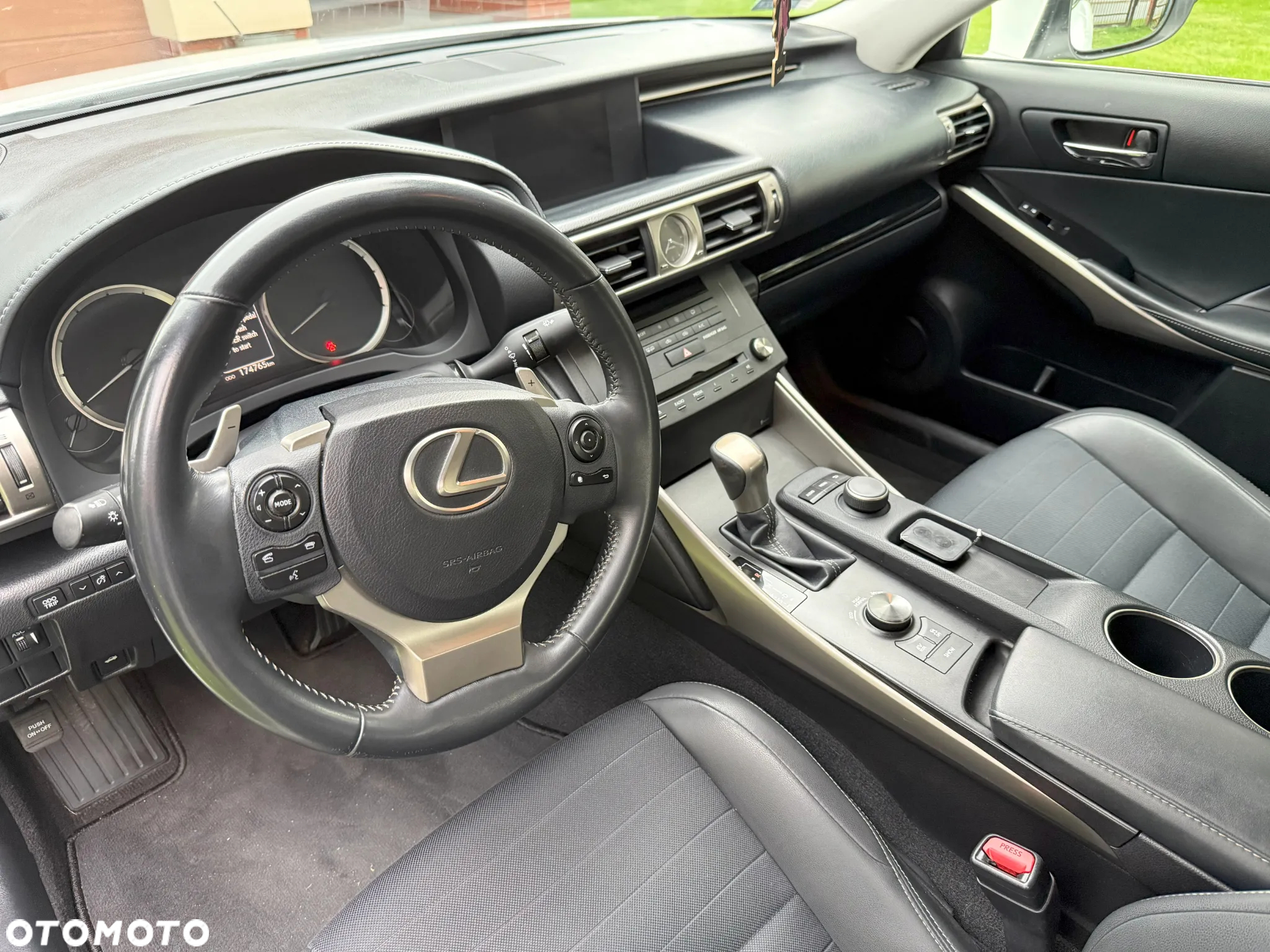 Lexus IS 300h Elite - 12