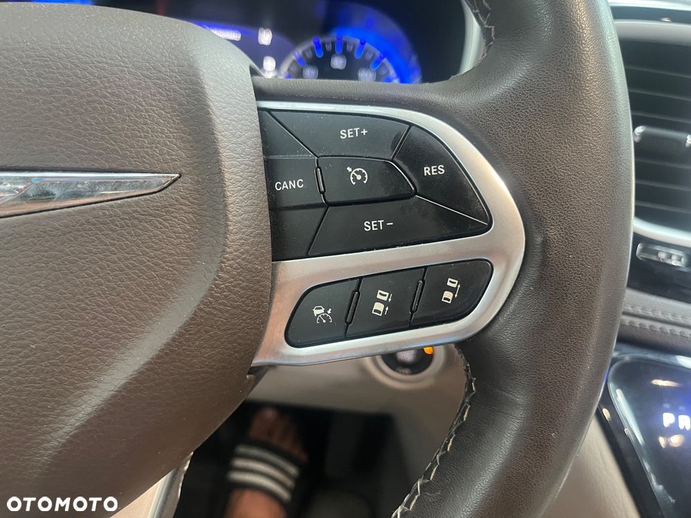 Chrysler Pacifica - 29