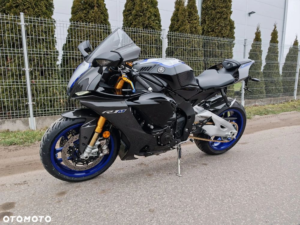 Yamaha R1 - 9