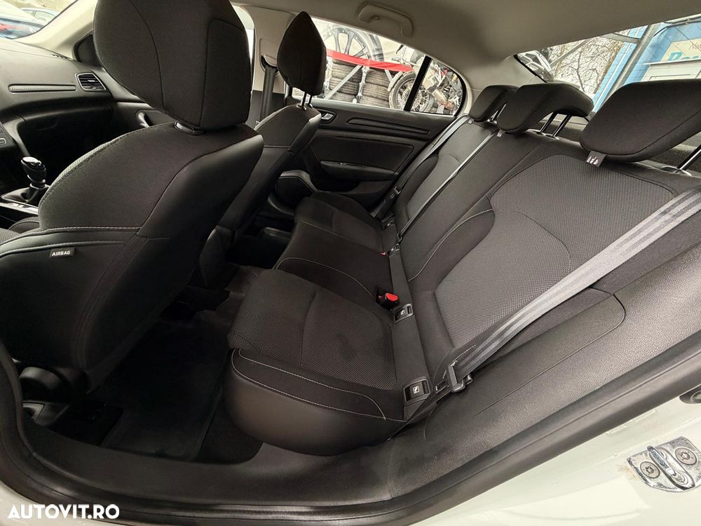 Renault Megane TCe Business - 11