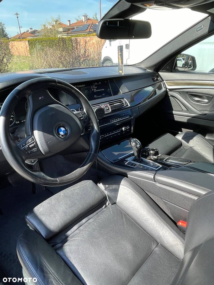 BMW Seria 5 525d xDrive - 12