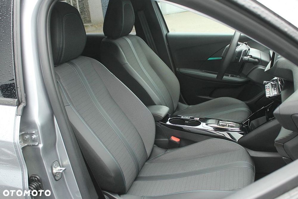 Peugeot 208 - 12