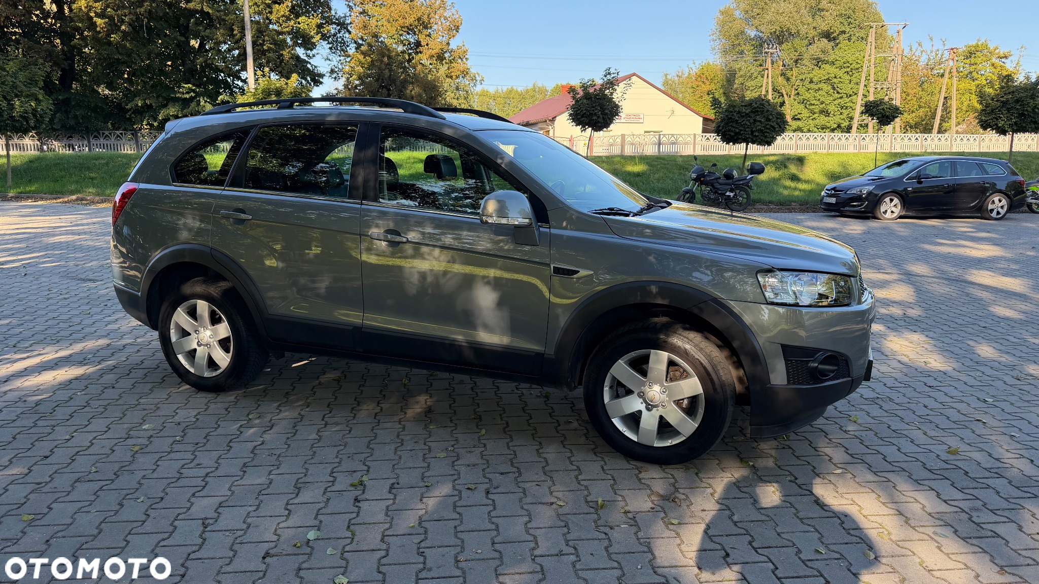 Chevrolet Captiva 2.4 AWD LT+ - 4