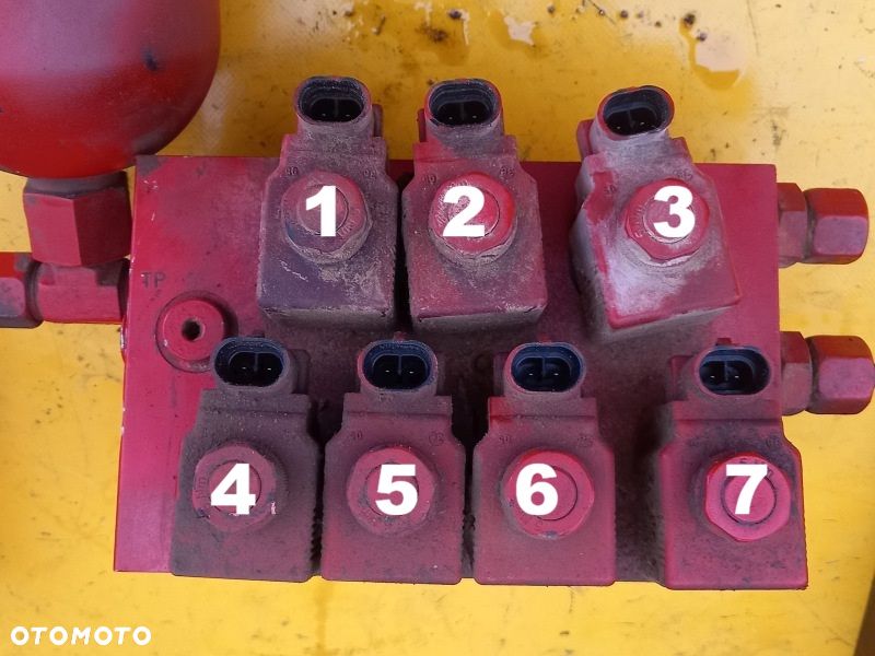Blok zaworowy Powershift rozdzielacz cewka McCormick XTX200 - 5