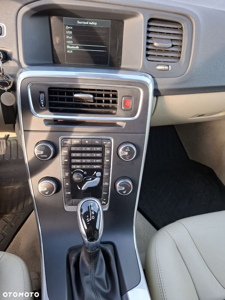 Volvo V60 D4 Drive-E Momentum - 14