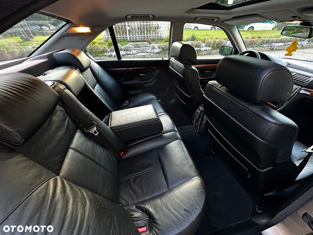 BMW Seria 7 735i - 14