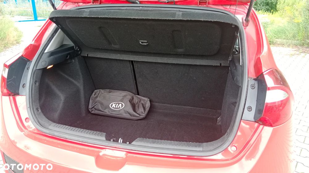 Kia Ceed - 36
