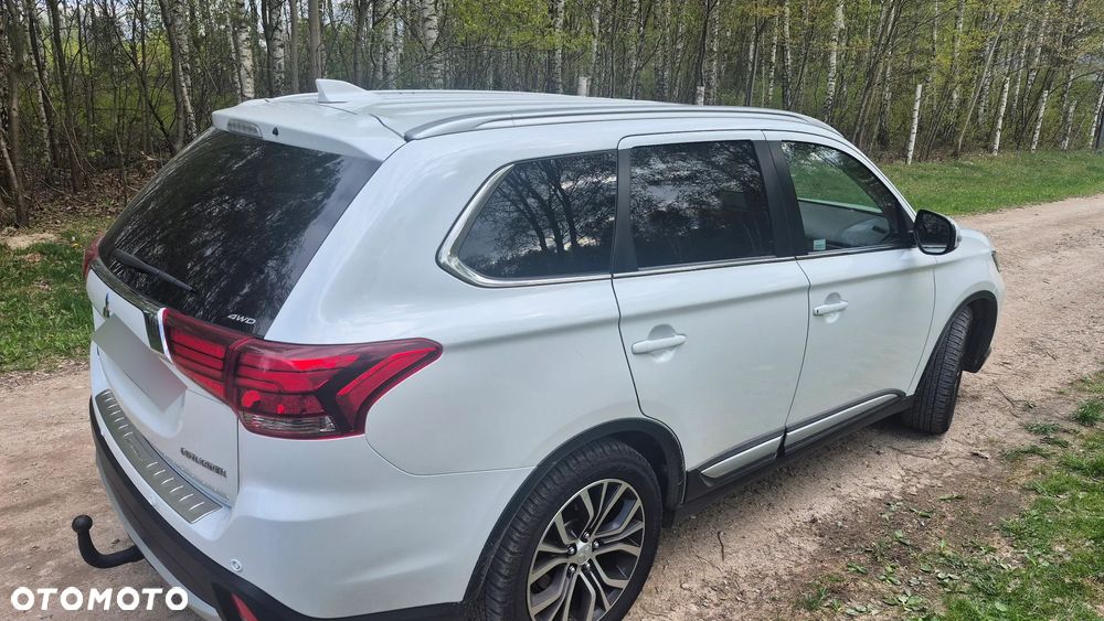 Mitsubishi Outlander 2.0 Instyle Navi 4WD CVT - 2