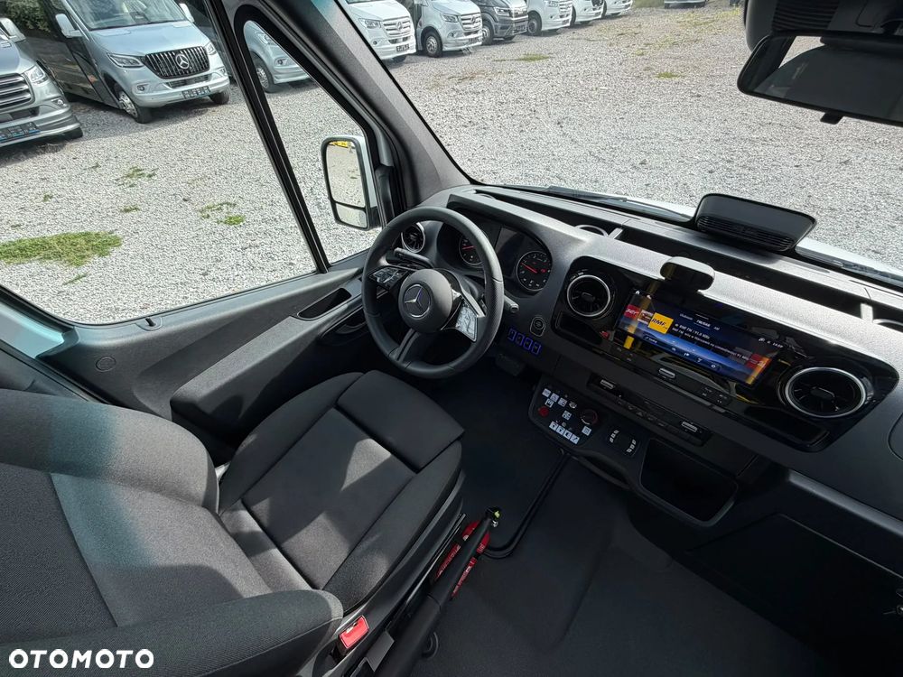 Mercedes-Benz Sprinter 517 - 24