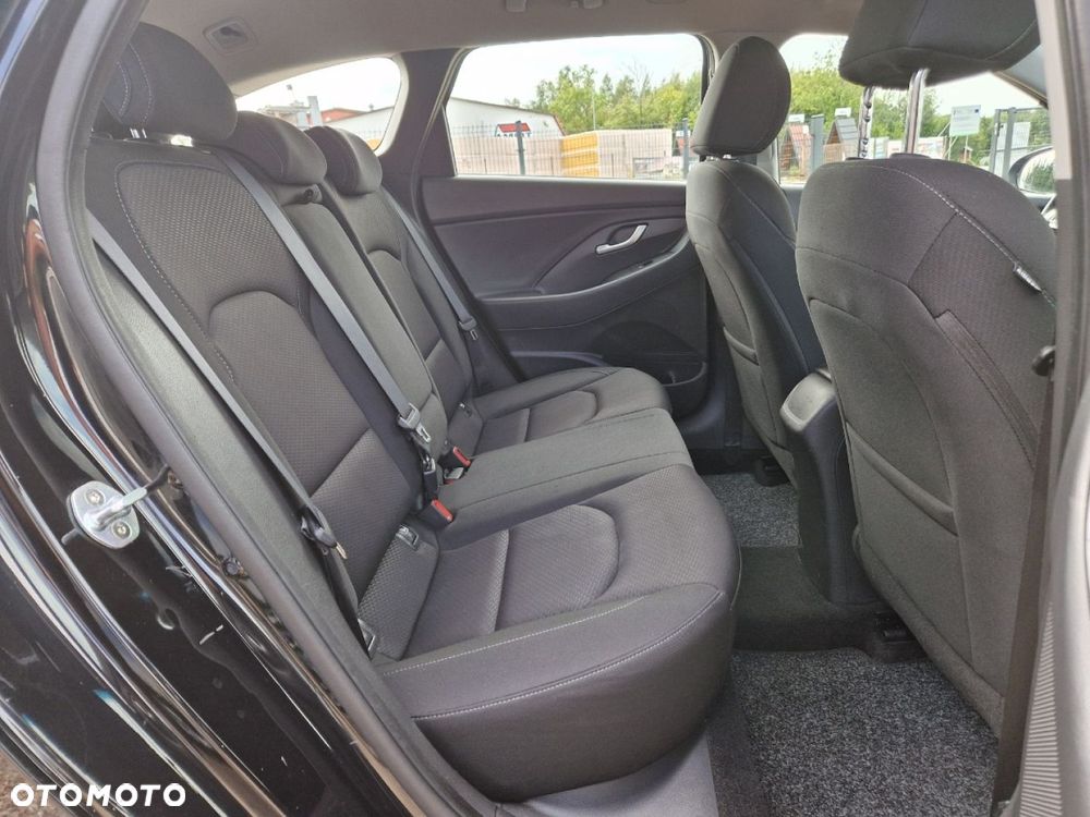 Hyundai i30 i30cw 1.6 CRDi Automatik Style - 19