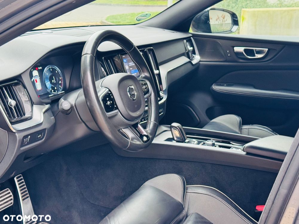 Volvo V60 D4 AWD R-Design - 24