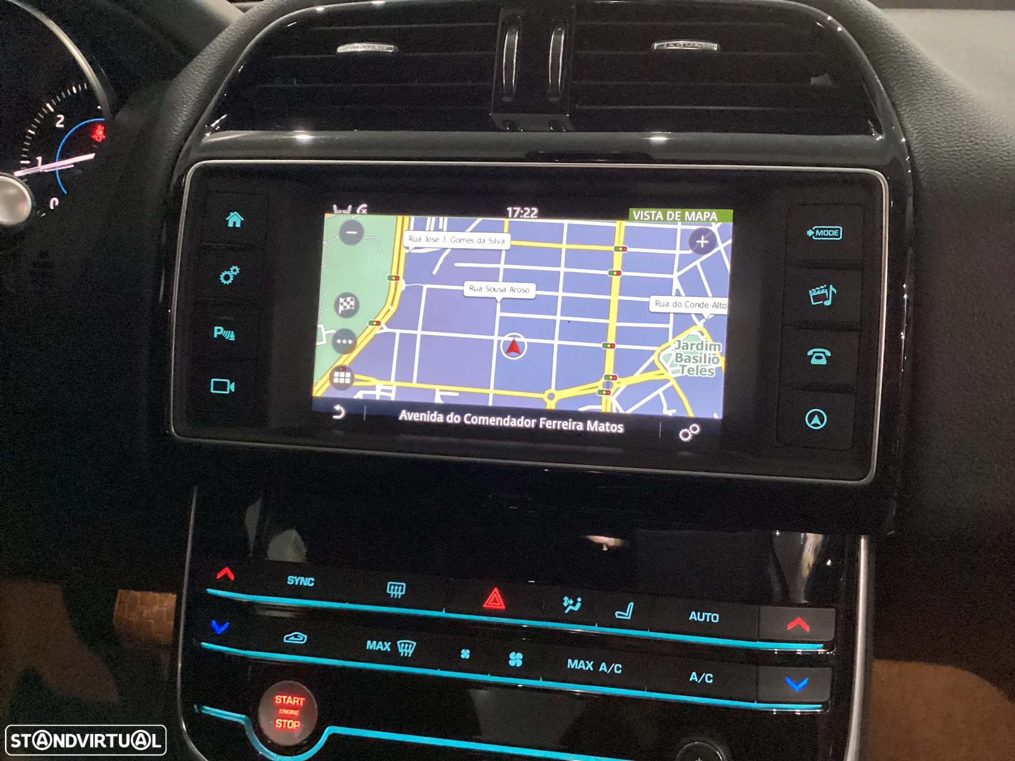Jaguar XE - 16