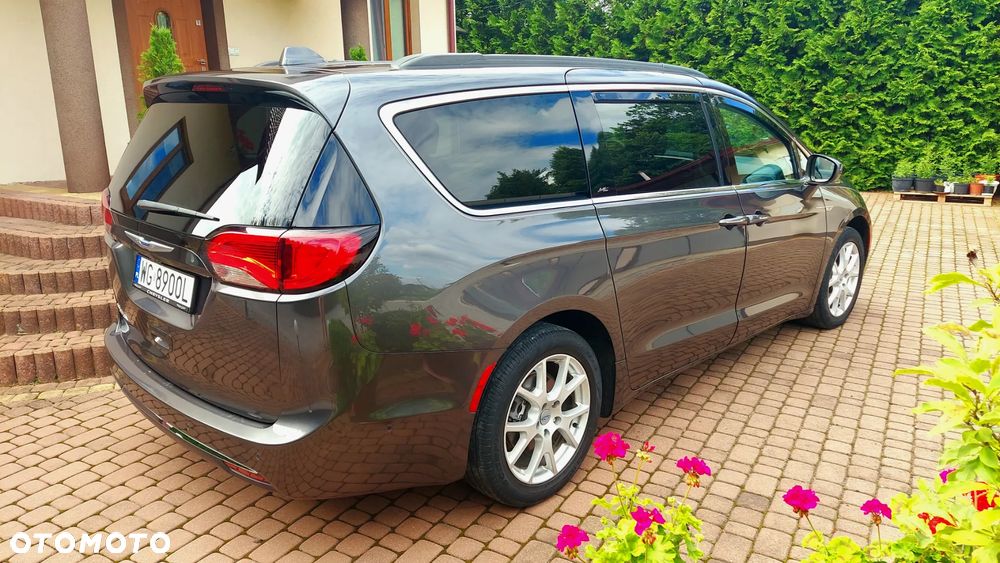 Chrysler Pacifica - 16