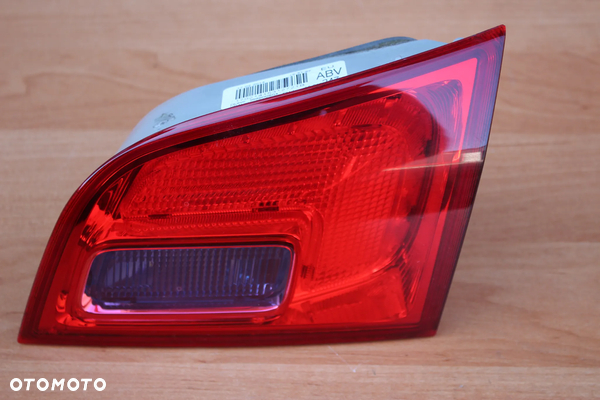 LAMPA PRAWY TYŁ PRAWA W KLAPĘ OPEL ASTRA J KOMBI EUROPA 13282247 JASNA