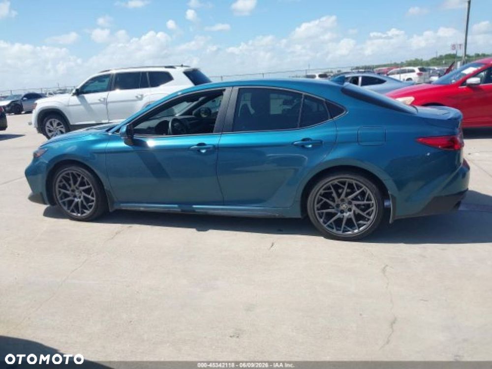Toyota Camry - 6