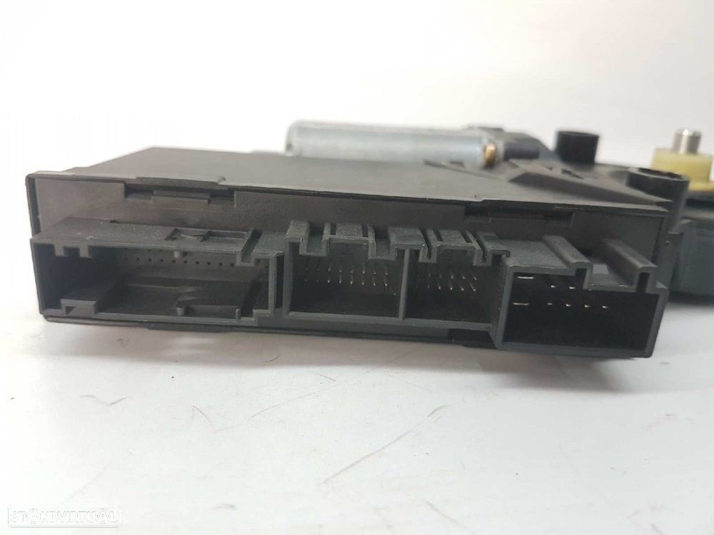 MOTOR ELEVADOR TRASEIRO DIREITO VOLKSWAGEN TOUAREG (7LA) TDI V10 - 2