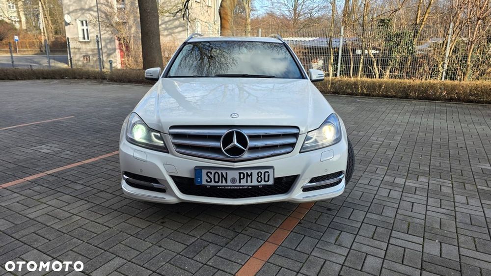 Mercedes-Benz Klasa C 180 CGI BlueEFFICIENCY Avantgarde - 8