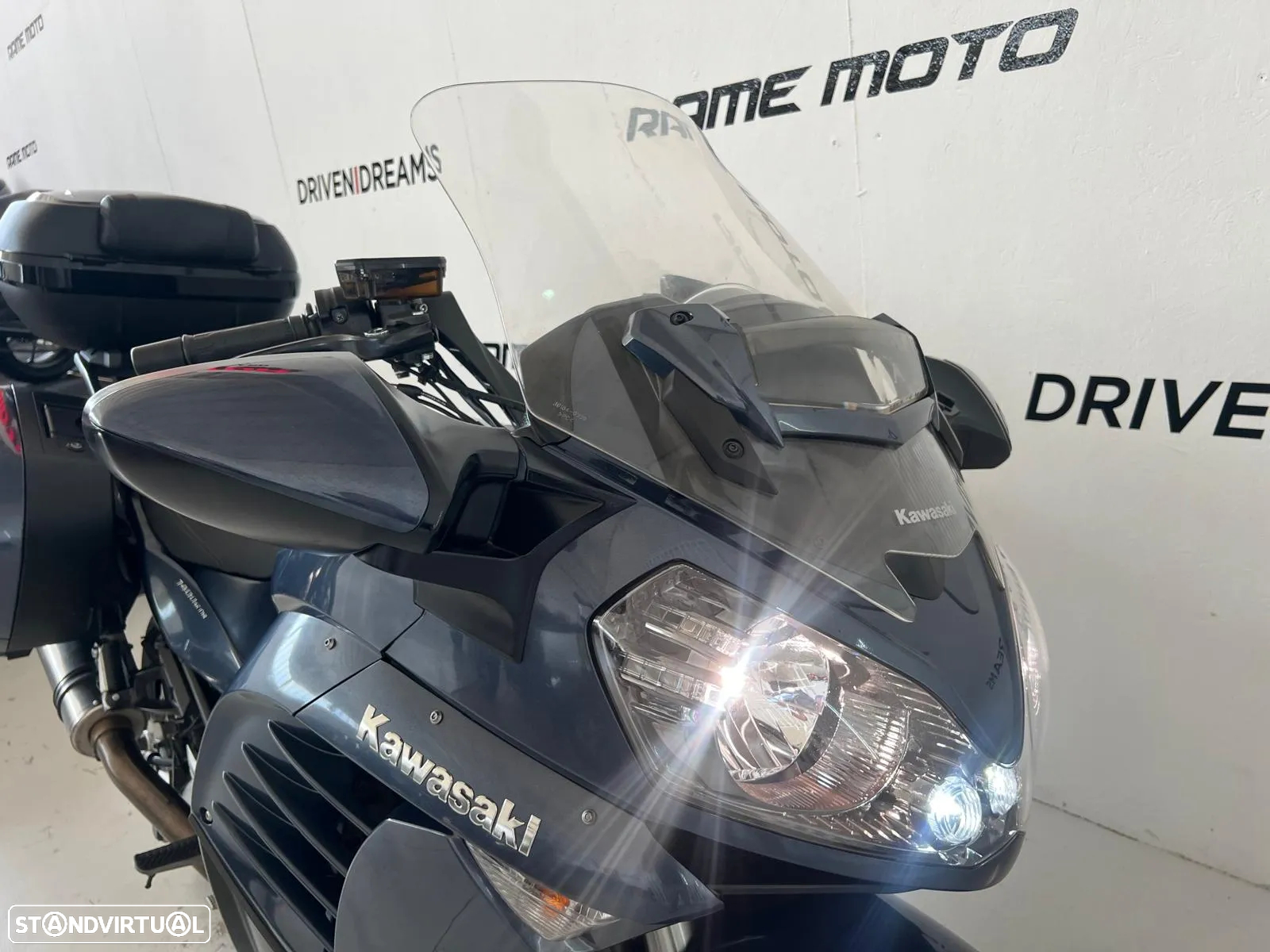 Kawasaki GTR 1400 - 8