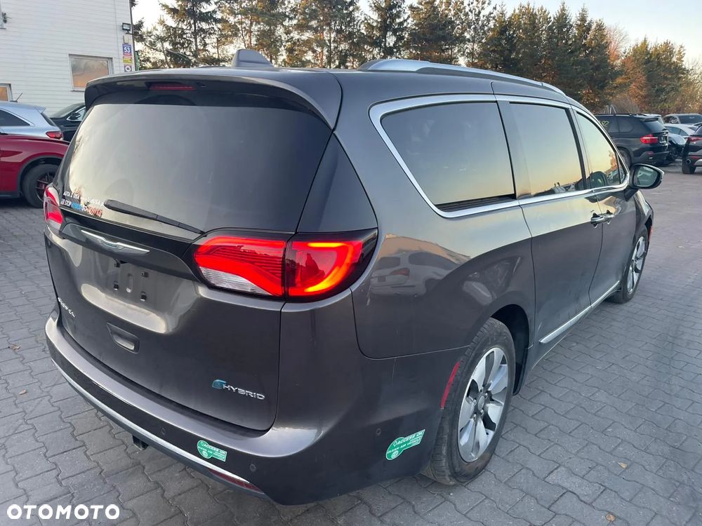 Chrysler Pacifica - 5