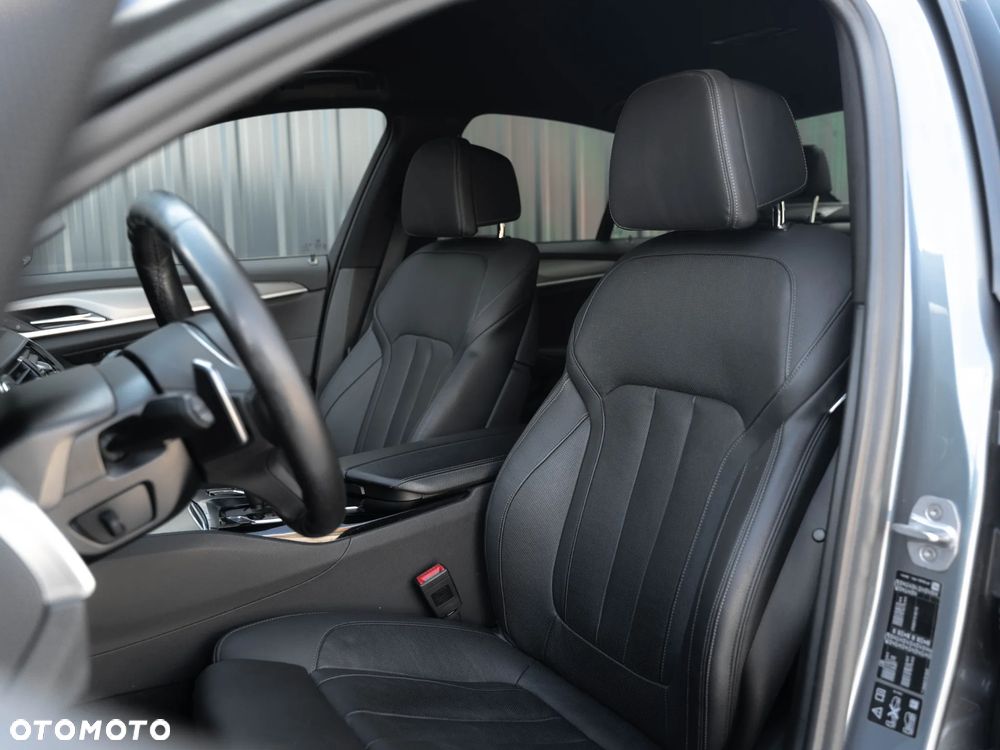 BMW Seria 5 530i xDrive M Sport sport - 33