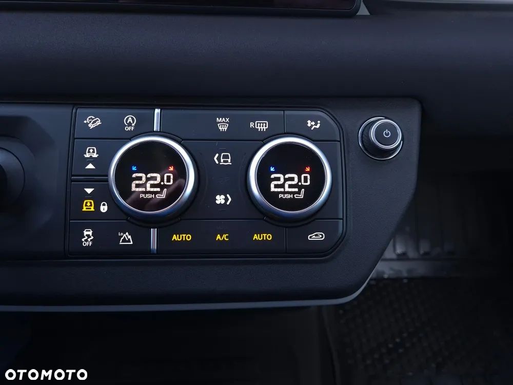 Land Rover Defender - 17