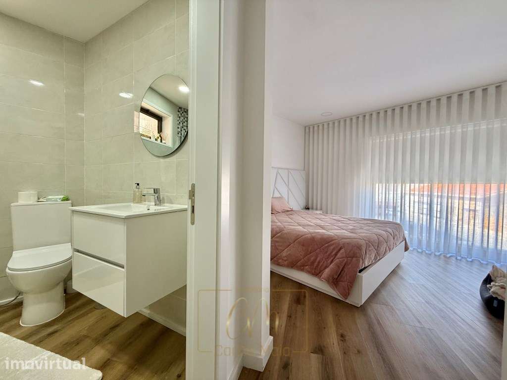 Andar Moradia T3+2 duplex, com terraço e a 350 metros da Praia - Grande imagem: 2/26