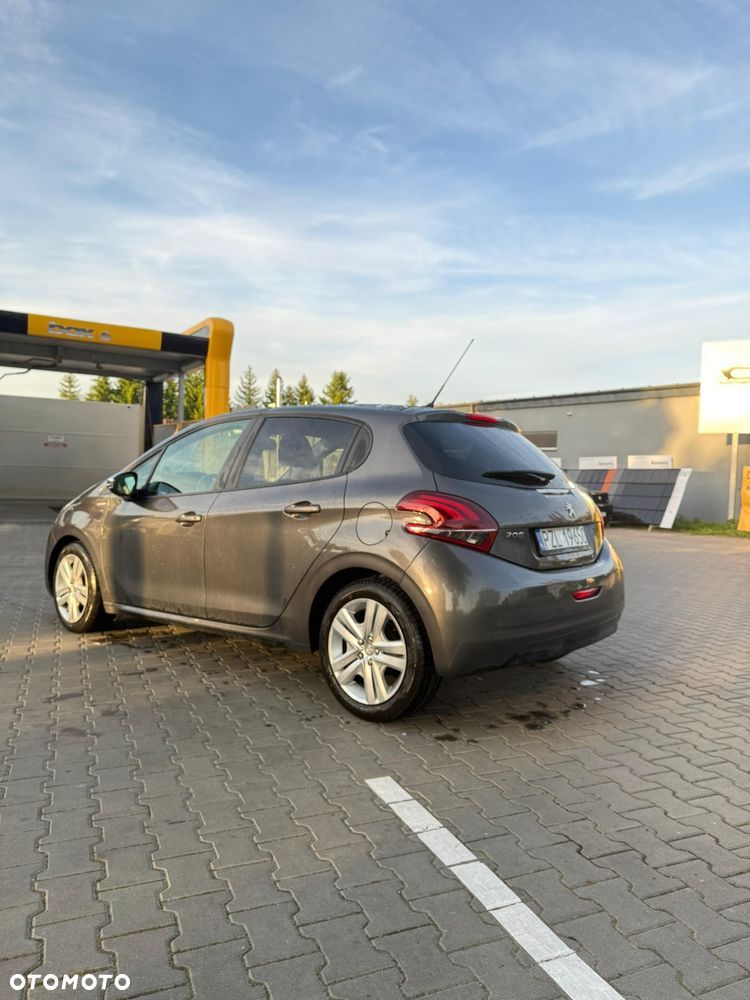 Peugeot 208 - 2