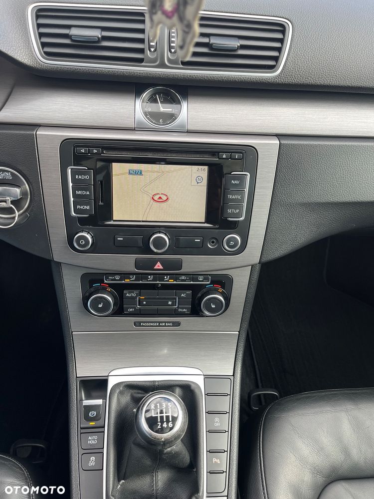 Volkswagen Passat 1.6 TDI Perfectline - 23