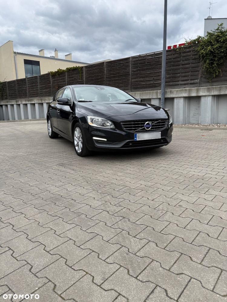 Volvo V60 D4 Drive-E Momentum - 1