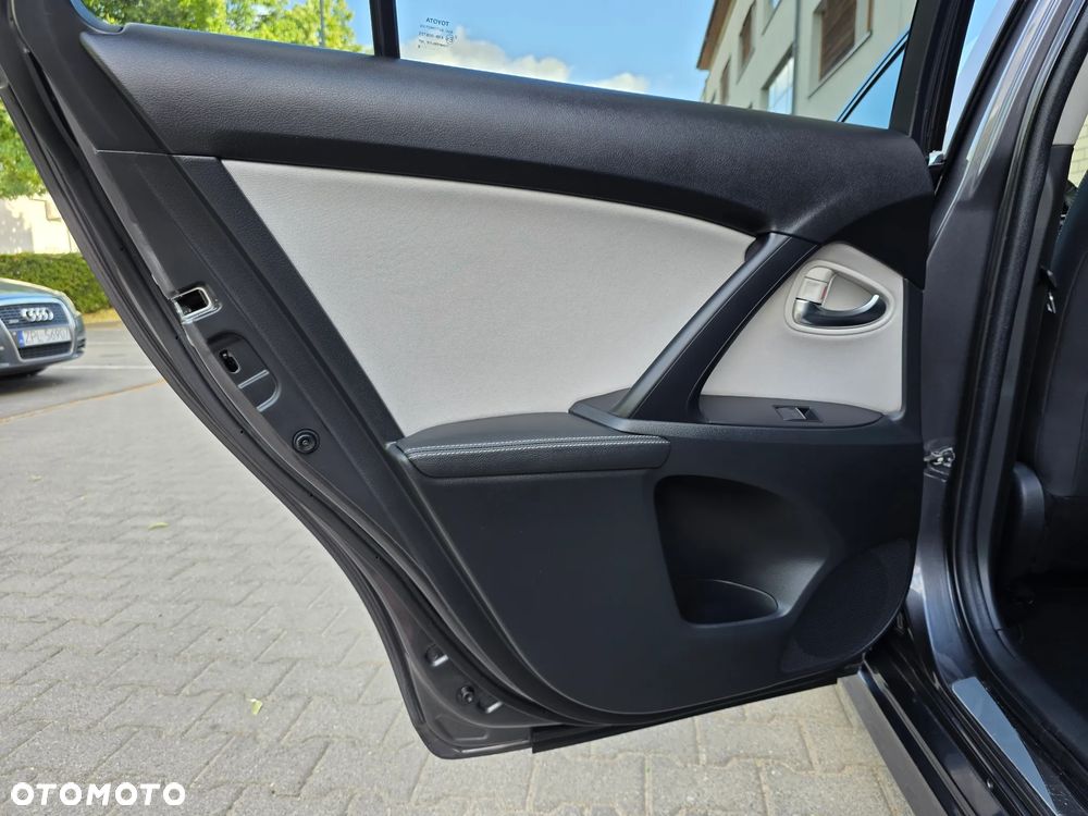 Toyota Avensis - 20