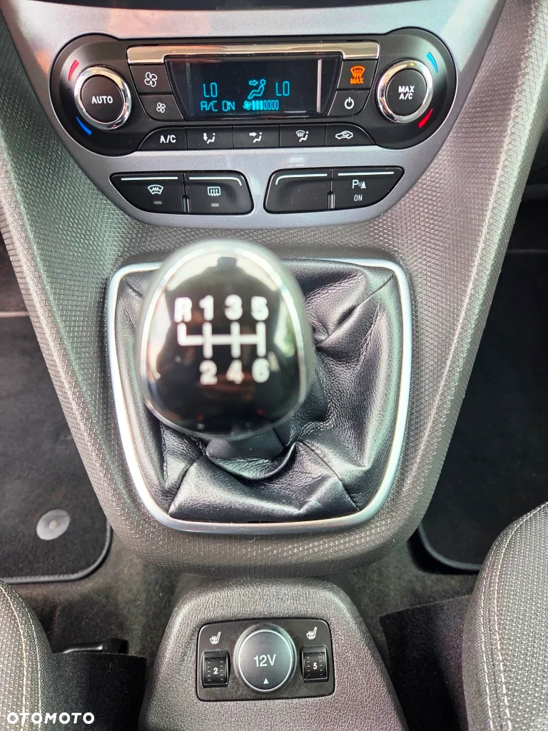 Ford Tourneo Connect Grand - 38