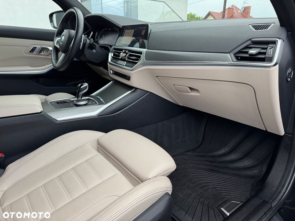 BMW Seria 3 330e PHEV M Sport Edition sport - 24