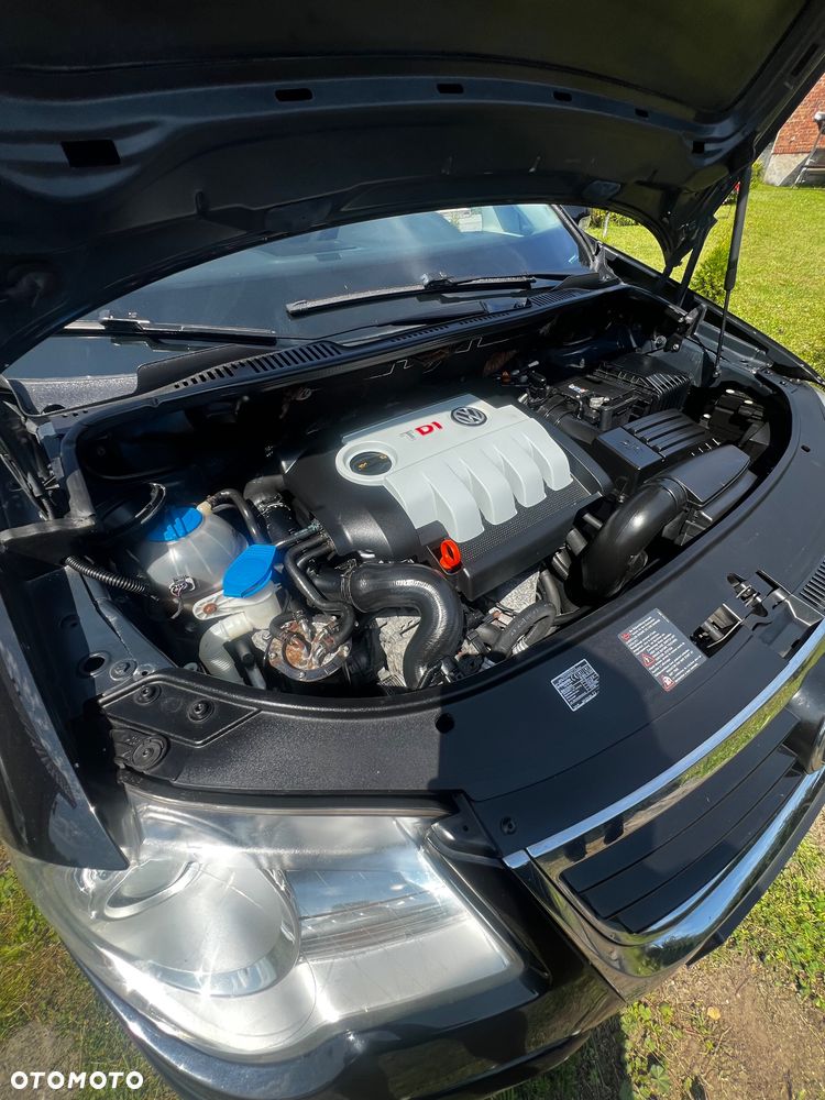 Volkswagen Touran - 11