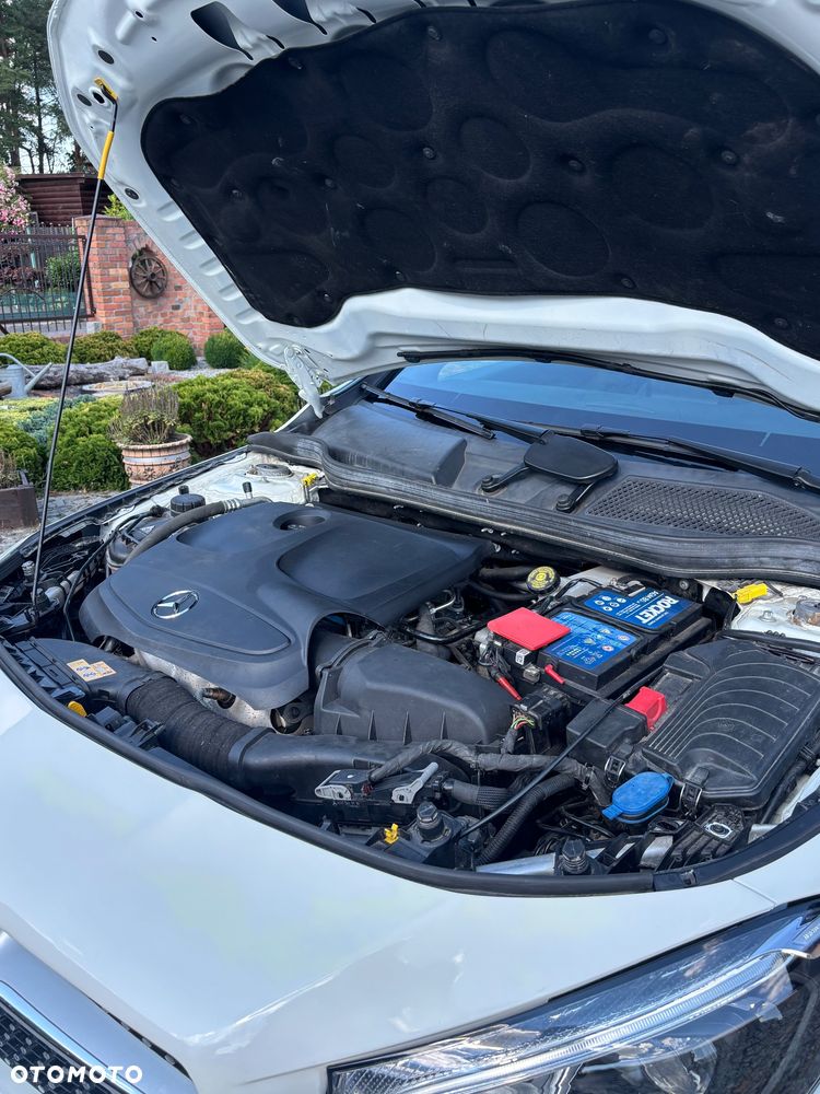Mercedes-Benz CLA 180 7G-DCT - 25