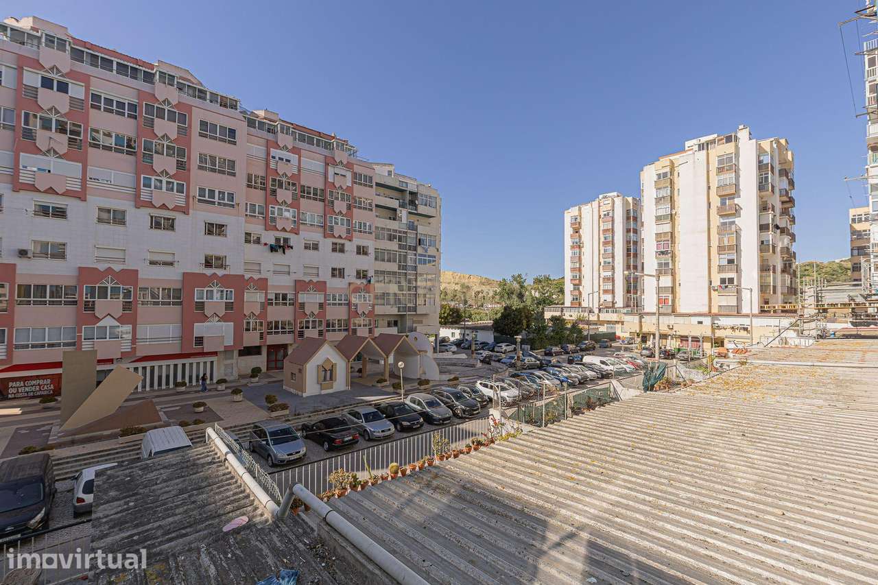 APARTAMENTO REMODELADO NO CENTRO DA COSTA DE CAPARICA - Grande imagem: 3/23