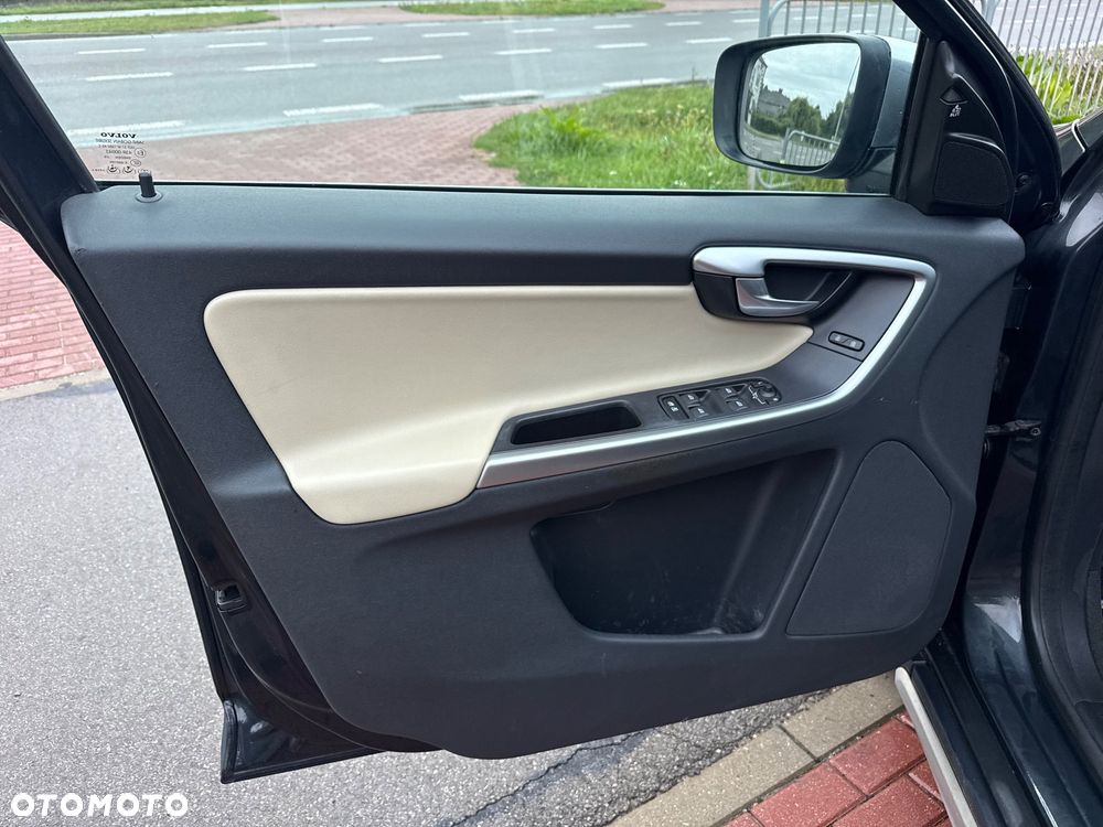 Volvo XC 60 D5 AWD RDesign - 11