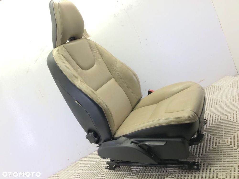 FOTEL PRAWY PRZÓD  VOLVO V60 I (155, 157) 2010 - 2018 D3 / D4 120 kW [163 KM] olej napędowy 2010 - - 5