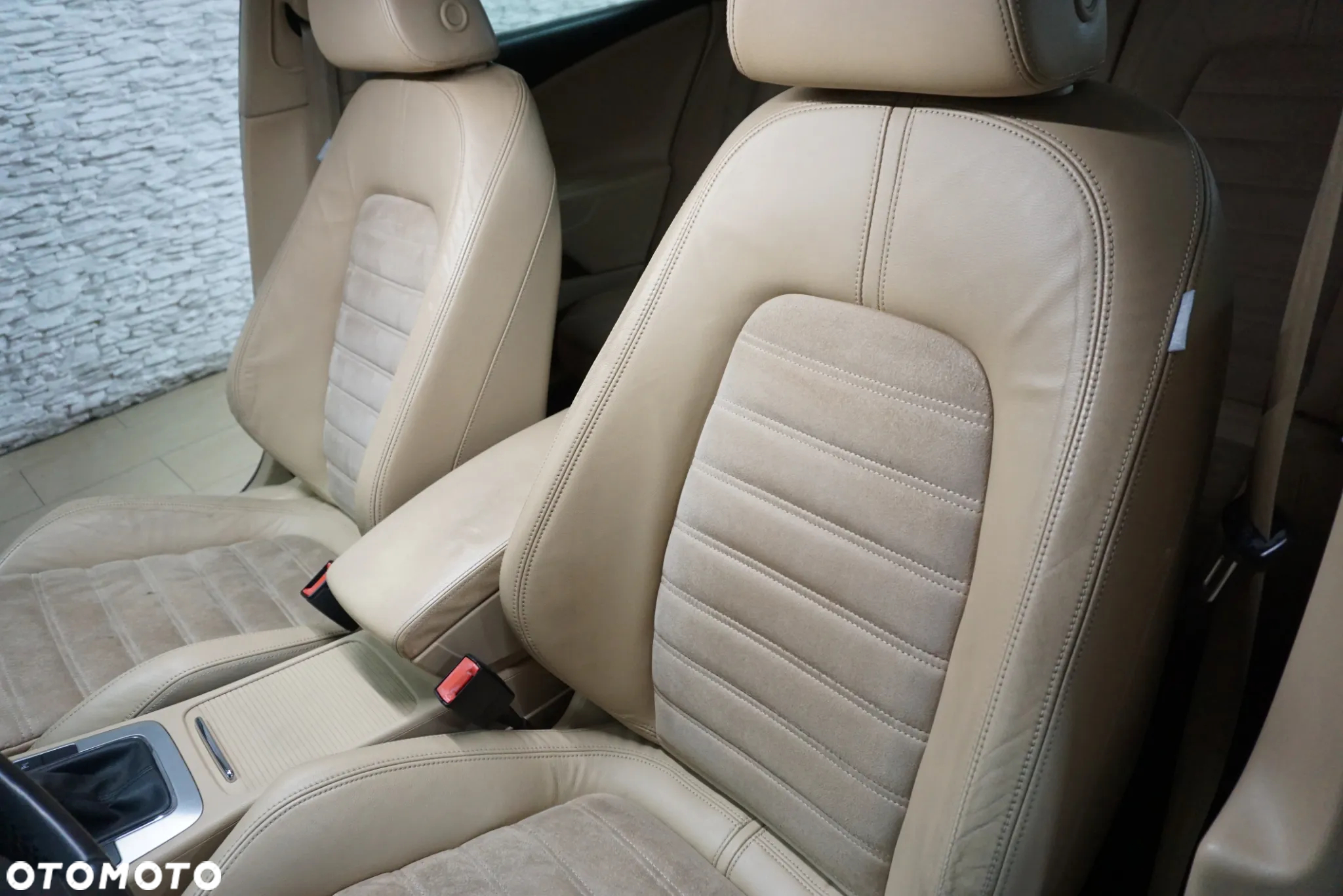Volkswagen Passat 2.0 TDI DPF Highline - 19