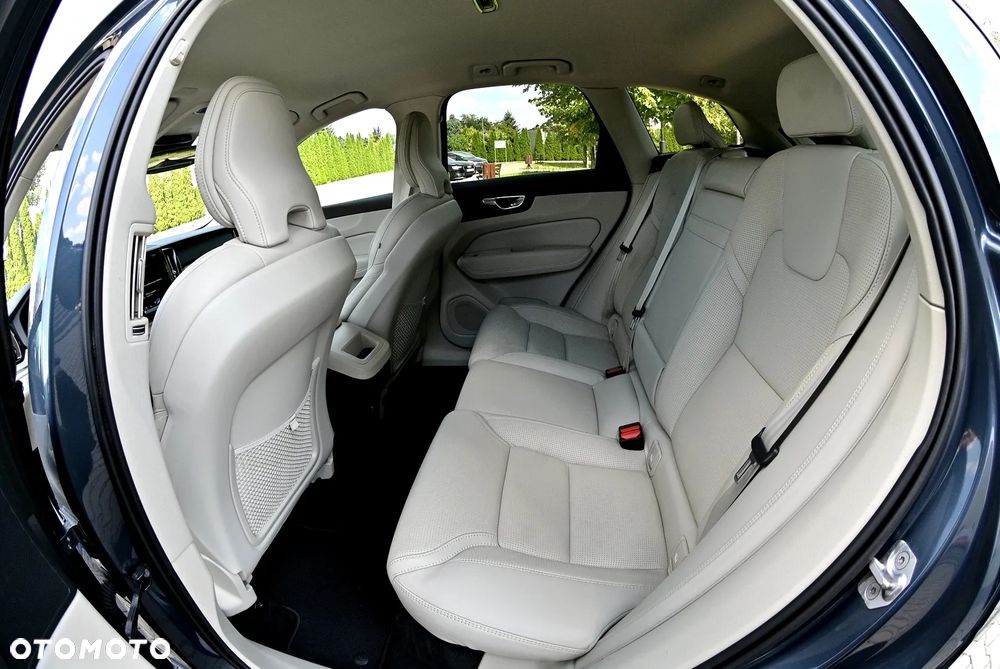 Volvo XC 60 B4 D AWD Inscription - 22
