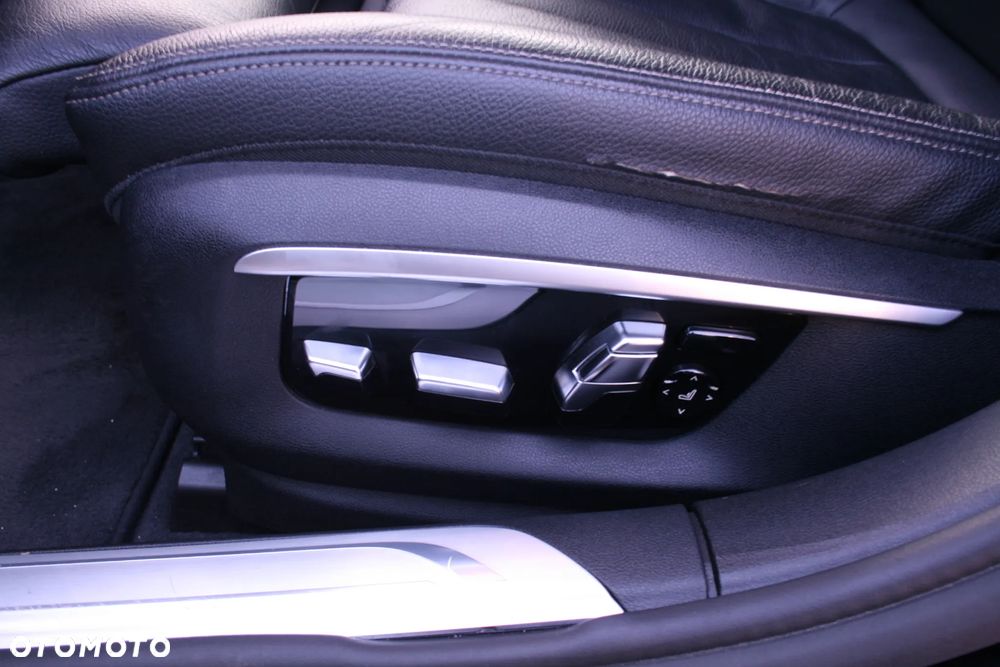 BMW Seria 7 750i xDrive - 21