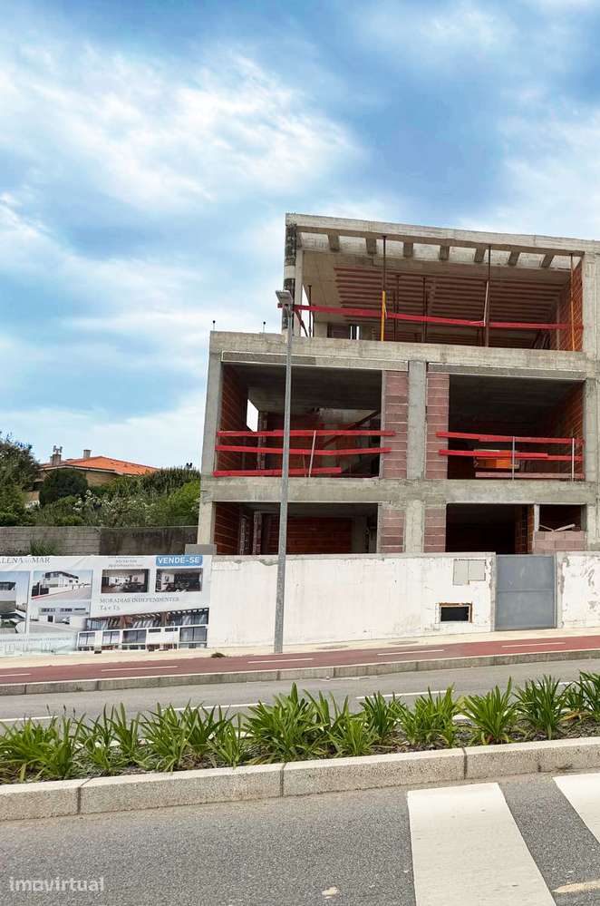 Moradia independente T5 – À praia da Madalena - Grande imagem: 2/23