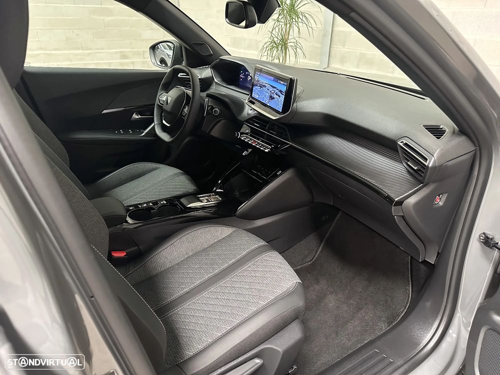 Peugeot 2008 1.2 PureTech Allure Pack EAT8 - 10