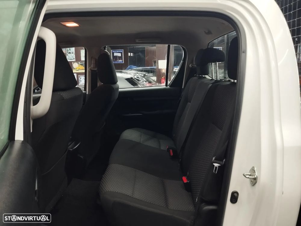 Toyota Hilux 2.4 D-4D 4WD CD CM - 8