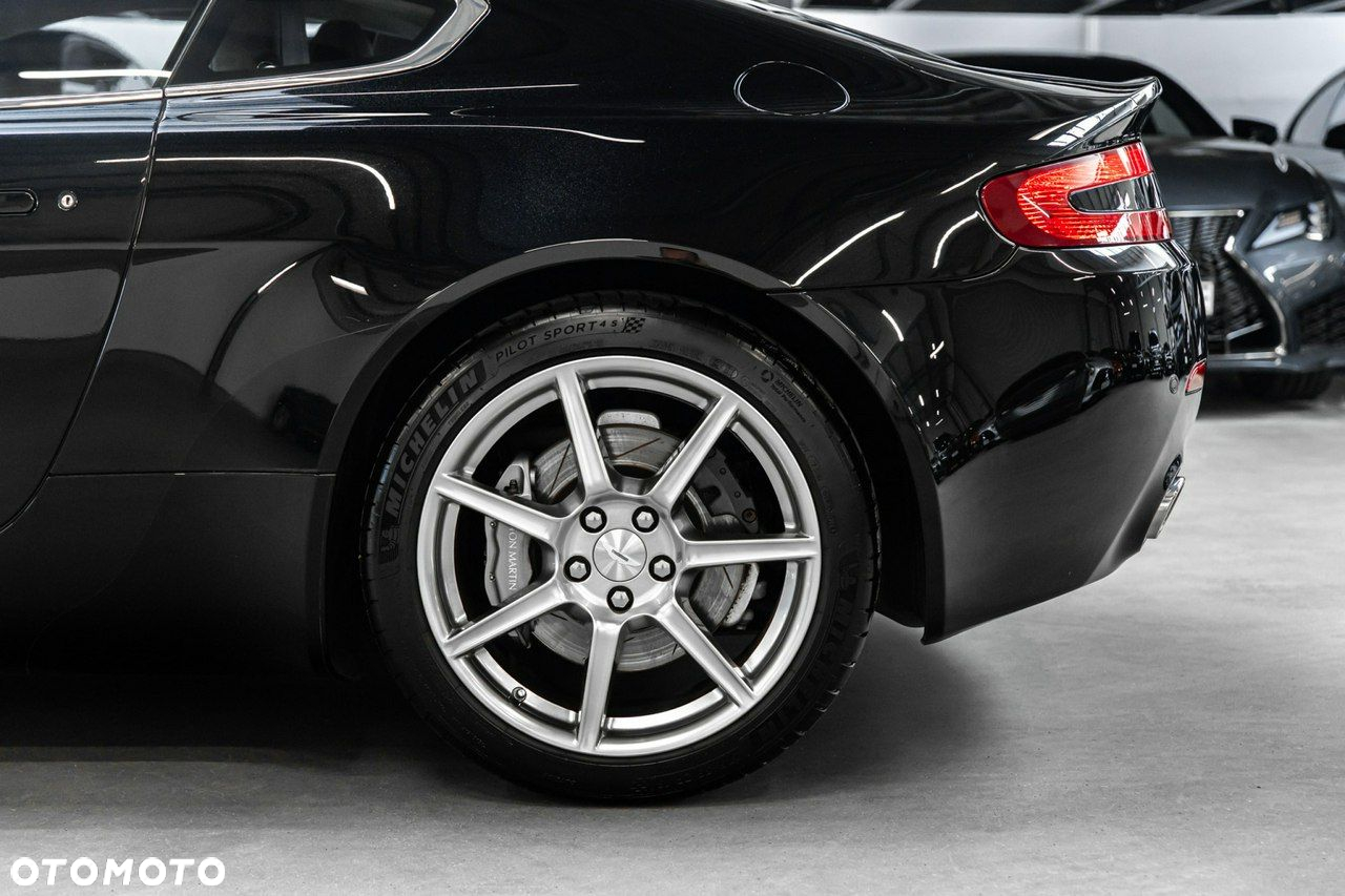 Aston Martin V8 Vantage 4,7 SportShift - 17