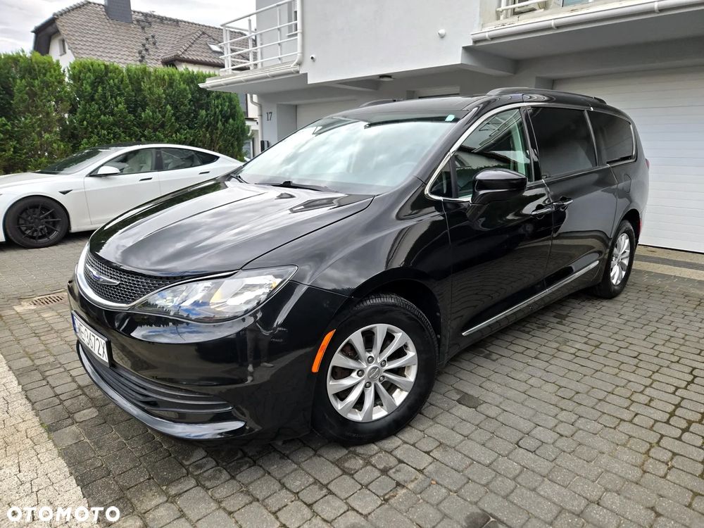 Chrysler Pacifica - 2